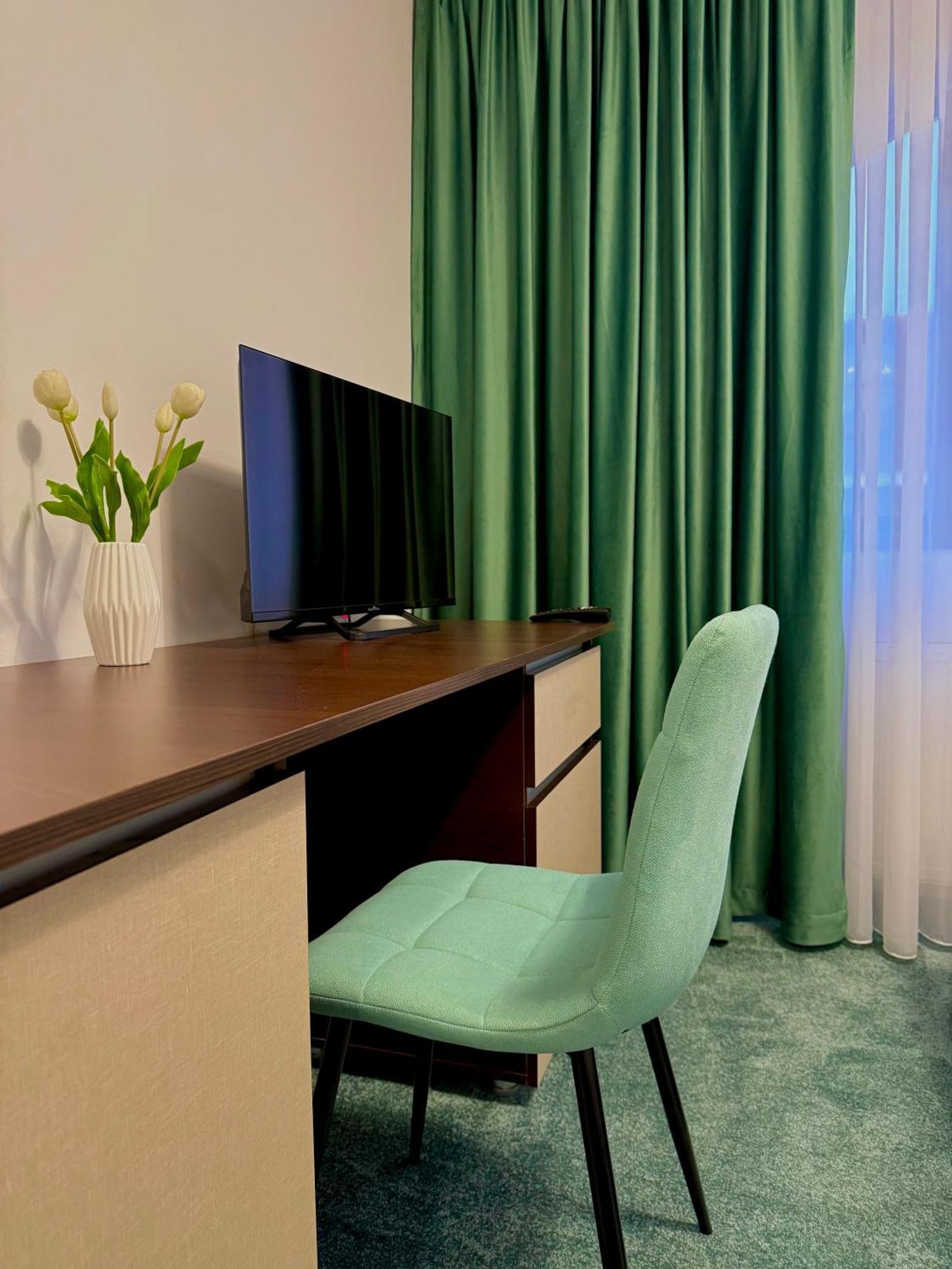 Hotel Palace ทาร์กู จิอู ภายนอก รูปภาพ